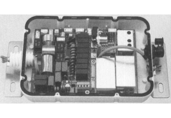 Icom AH-4 - Automatischer Antennentuner 3,5-54 MHz