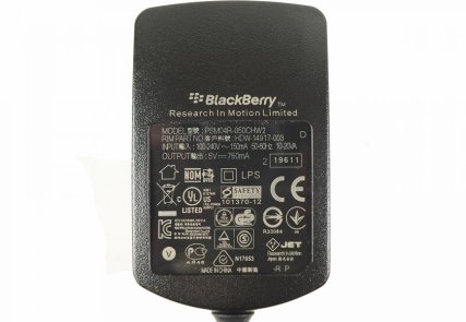 Blackberry Stecker-Schaltnetzteil 5V 750mA mit DC-Hohlstecker 1,7 x 4,0 x 9,0 mm